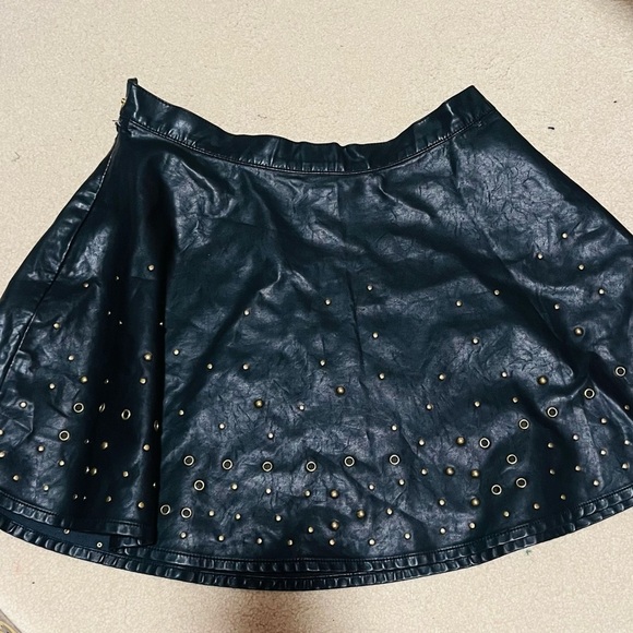 Faux leather Forever21 mini skirt in large with metal embellishments - Picture 2 of 4